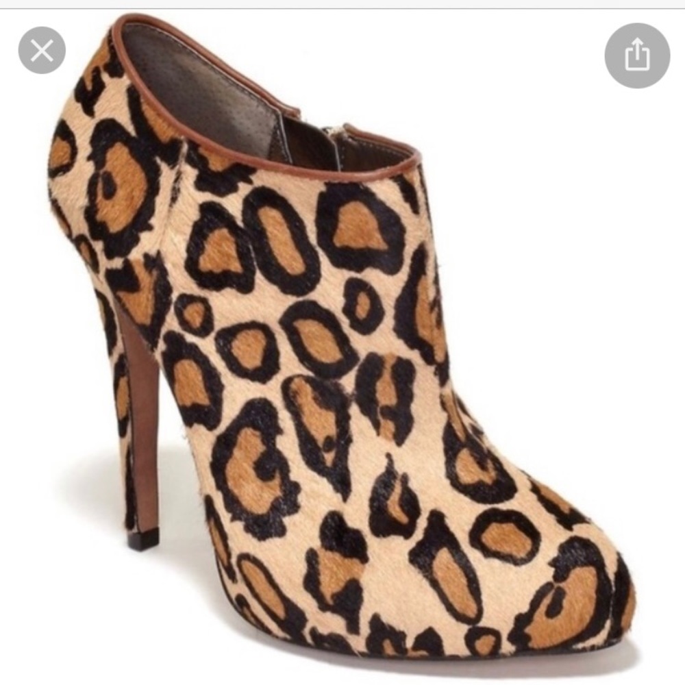 Sam Edelman Sz 6 “Ria” bootie -pristine like new condition